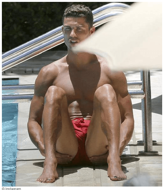 Cristiano Ronaldo: pourquoi se vernit-il les ongles du pied? (photos)