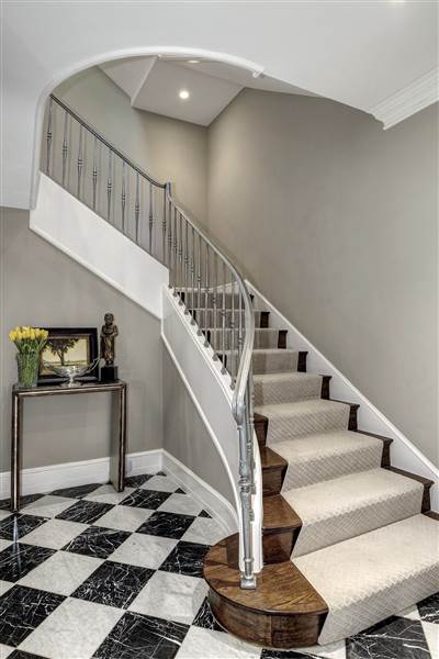 obama-staircase-tdy-home-inline_8079e1d1bcfa379bf9f0d9de569cc925.today-inline-large