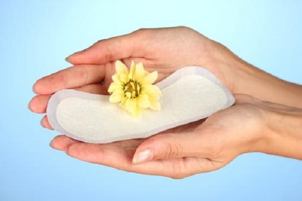 woman-holding-daily-sanitary-pad-flower