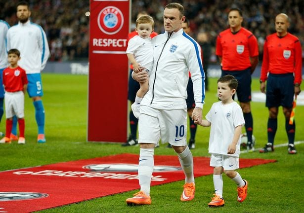 Wayne Rooney: Son fils de 6 ans signe à Manchester United...Photos