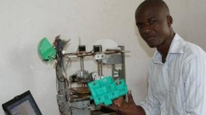Inspiration: Un togolais invente une imprimante 3D