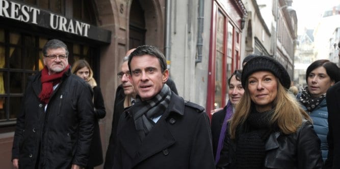 France: Manuel Valls se fait enfariner par un jeune de Strasbourg...Vidéo