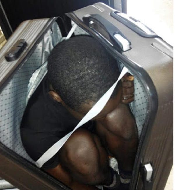 Immigration: Un gabonais de 19 ans desesperé d'entrer en Europe se cache dans une valise