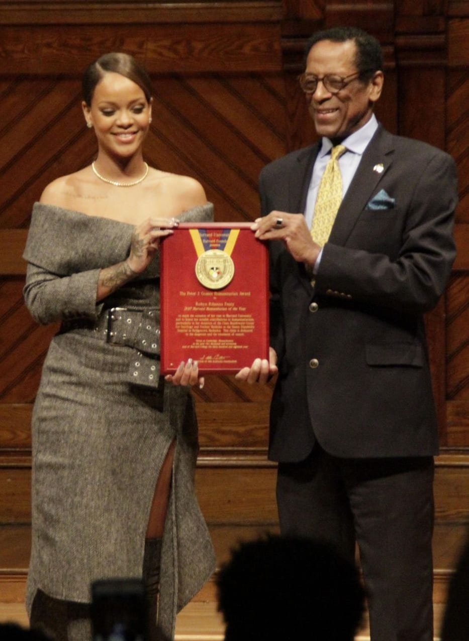 USA: Rihanna honorée à l'université de Harvard...Photos