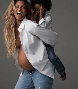 Photos : découvrez le Shooting sensuel de Ciara enceinte