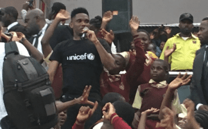 Cameroun : Samuel Eto’o ambassadeur de l’Unicef partage le sourire avec les enfants (Photos)