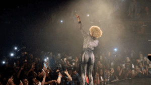 Vidéo- Yemi Alade offre un show triomphal à Paris