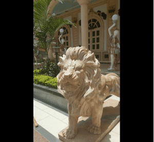 VIDEO : L’énorme et luxueuse villa d’un fonctionnaire provoque la colère des Camerounais sur la toile