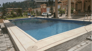 VIDEO : L’énorme et luxueuse villa d’un fonctionnaire provoque la colère des Camerounais sur la toile