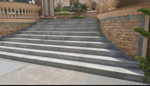 VIDEO : L’énorme et luxueuse villa d’un fonctionnaire provoque la colère des Camerounais sur la toile