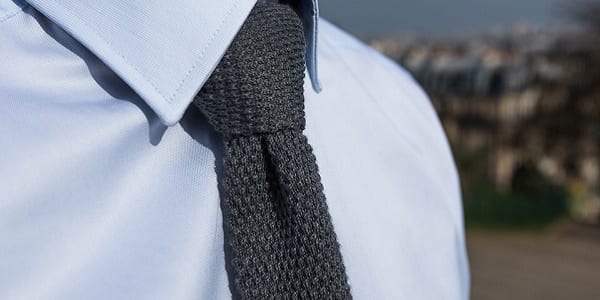 Quelles sont les origines du col de chemise et de la cravate ?