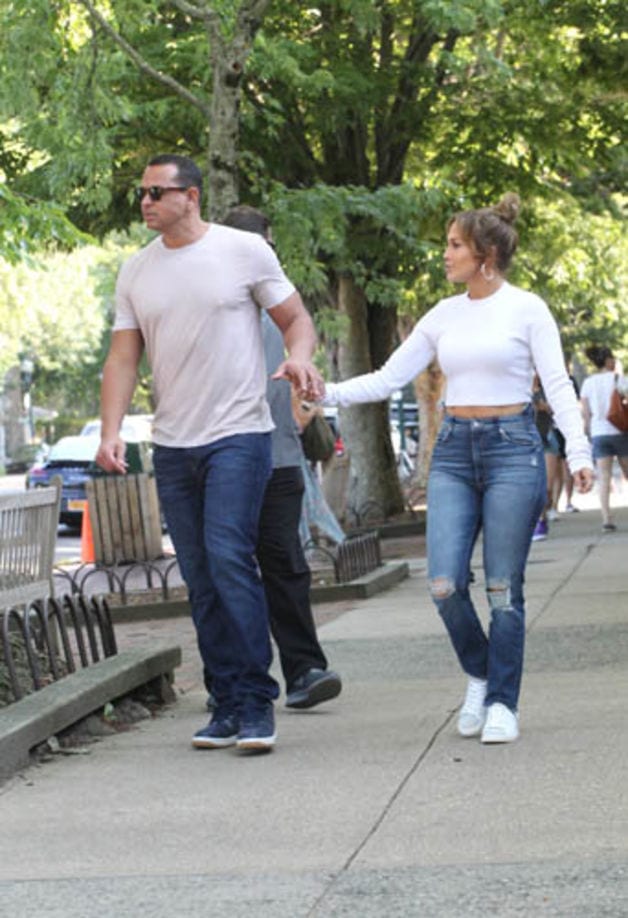 Jennifer Lopez et Alex Rodriguez s'offrent un moment de détente avant les grands rendez-vous...photos
