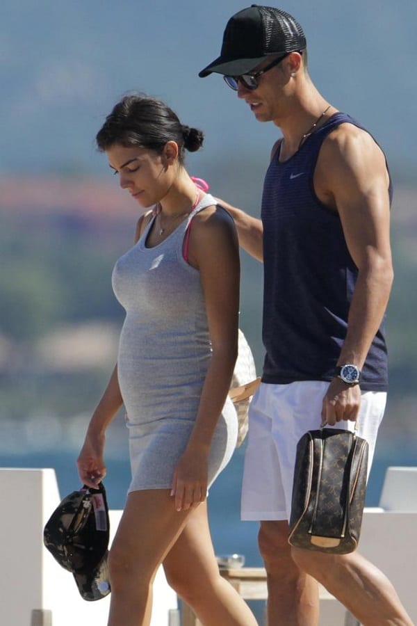 Cristiano Ronaldo attendrait un bébé avec sa petite amie Georgina (photos)