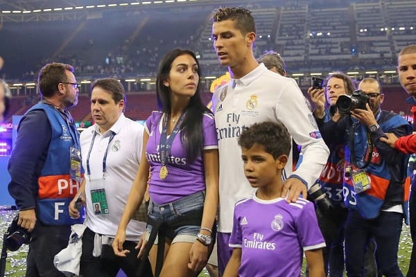 Cristiano Ronaldo attendrait un bébé avec sa petite amie Georgina (photos)