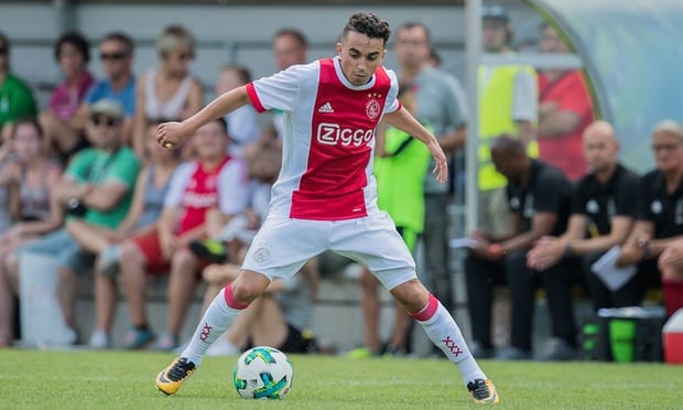 Ajax: Un joueur s'éffondre sur le terrain! Vidéo