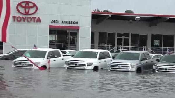 USA: La tempête Harvey détruit plus d'un demi million de véhicules