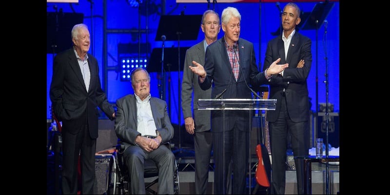 États-Unis : cinq anciens présidents réunis pour un gala de charité (vidéo)