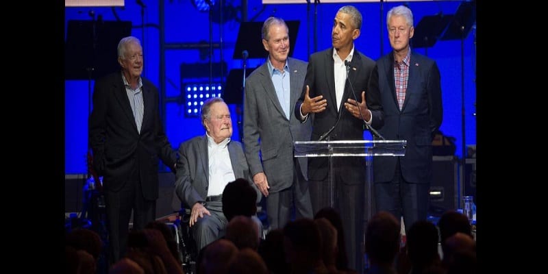 États-Unis : cinq anciens présidents réunis pour un gala de charité (vidéo)