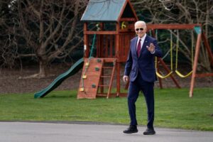 "Boat anchor", les nouvelles chaussures de Joe Biden destinées à l’empêcher de tomber constamment