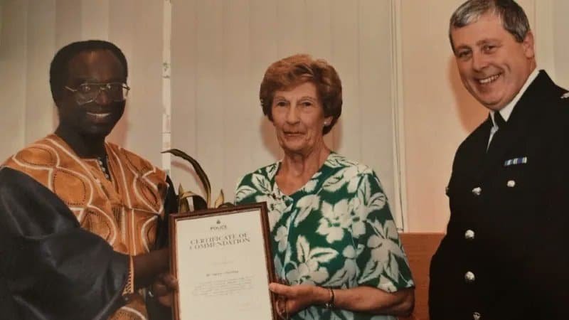 Après 42 ans au Royaume-Uni, un Ghanéen de 74 ans découvre qu'il n'est pas Britannique
