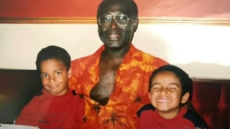 Après 42 ans au Royaume-Uni, un Ghanéen de 74 ans découvre qu'il n'est pas Britannique