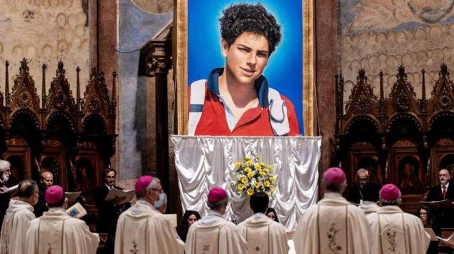 Le pape canonisera un adolescent influenceur décédé à 15 ans