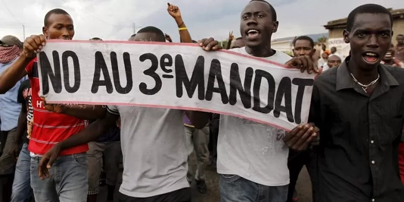 les étudiants dans la rue