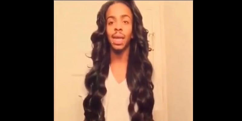 Public-Buzz-Video-une-chevelure-a-faire-jalouser-toutes-les-femmes-!_paysage_460