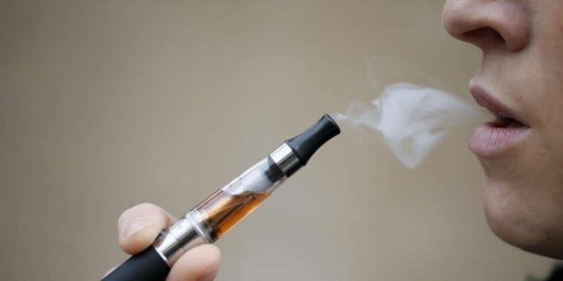on-compterait-1-5-million-de-vapoteurs-en-france-le-chiffre_1408496_800x400
