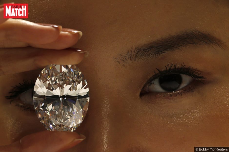 Un-diamant-de-245-000-cache-dans-le-ventre