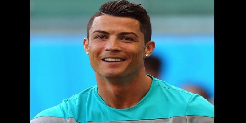 Cristiano-Ronaldo-cut-the-latest-hairstyle-2015-AMB