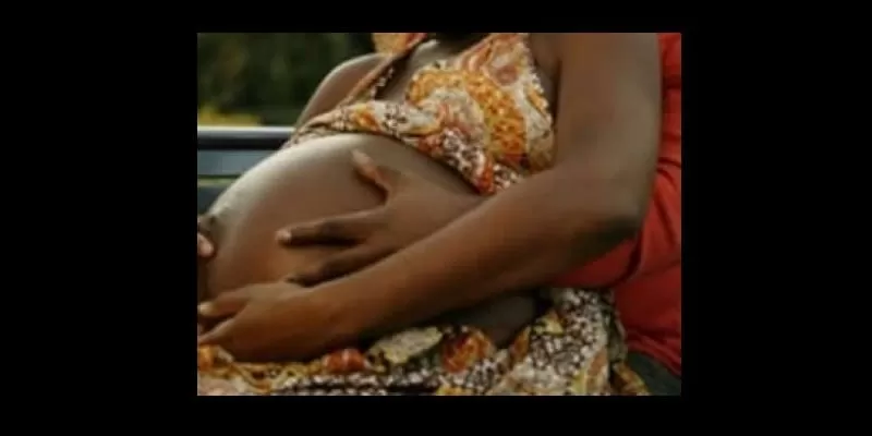 femme_enceinte_noire