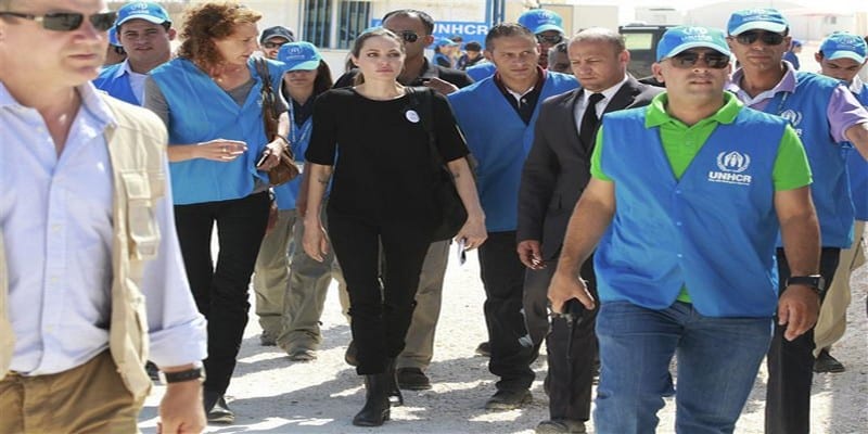 ANGELINA JOLIE VISITE UN CAMP DE RÉFUGIÉS SYRIENS EN JORDANIE