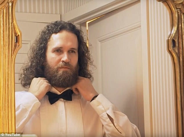 Las Vegas/insolite: Un homme marie son téléphone portable dans une cérémonie bizarre (PHOTOS)