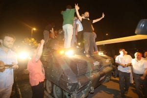 Coup d'état en Turquie : la tentative de l’armée échoue, le bilan est catastrophique (photos)