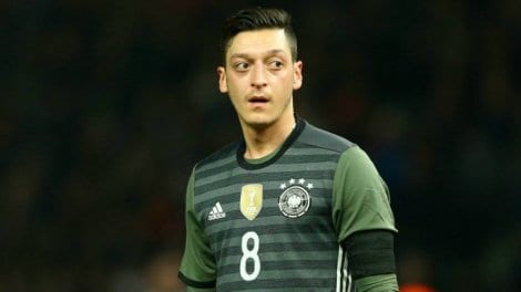 allemagne-comme-en-france-la-polemique-raciale-s-installe-au-sujet-d-ozil-2571977_ozil-1024x425_ext