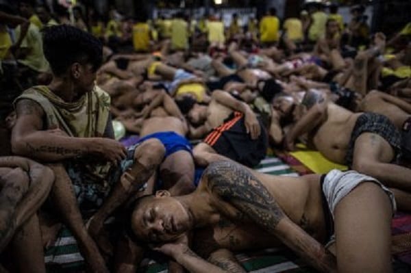 Photos choquantes d'une prison incroyablement surpeuplée aux Philippines
