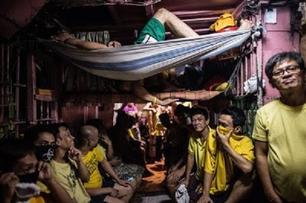 Photos choquantes d'une prison incroyablement surpeuplée aux Philippines