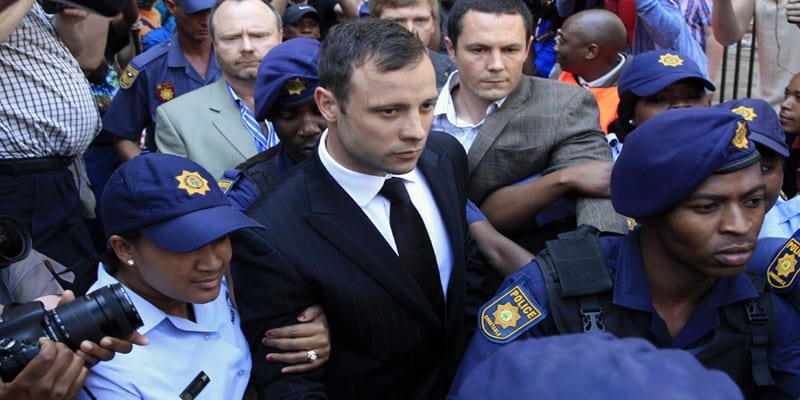 283340-oscar-pistorius-escorted-70