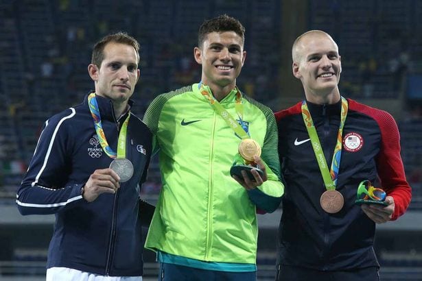 J.o 2016: Un athlète français pleure sur le podium après avoir été hué par la foule brésilienne