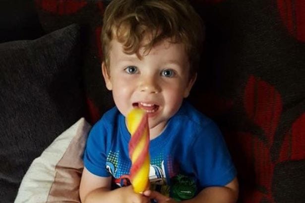Un garçon de 3 ans, meurt subitement après avoir dit "bonne nuit, je t'aime" à sa maman...Photos