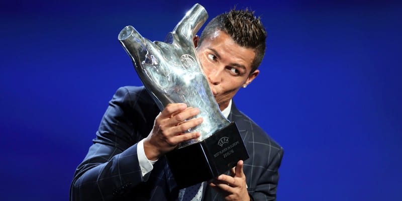 Joueur-europeen-de-l-annee-Cristiano-Ronaldo-vainqueur-devant-Antoine-Griezmann