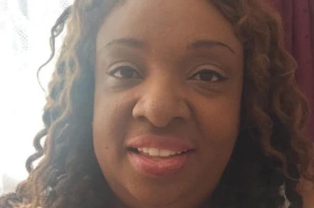 Âgée de 50 ans, elle dit être enceinte de 15 mois, les médecins disent qu'elle prend simplement du poids: PHOTOS