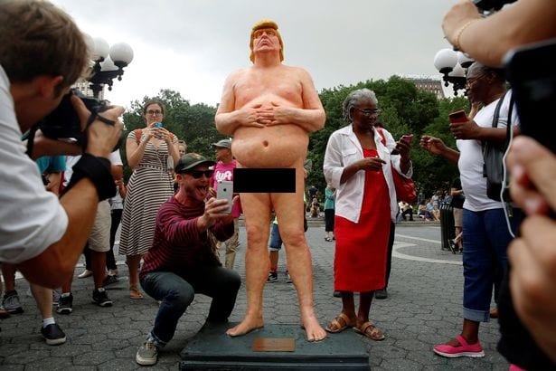 Une statue nue de Donald Trump érigée dans un parc de New York (Photos)