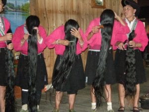 Découvrez les Yao, ces femmes qui ont jusqu’à 2 mètres de chevelure ? (photos)