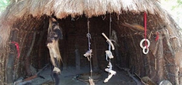 Un pasteur emprisonné dans un sanctuaire en essayant de détruire des idoles: PHOTOS