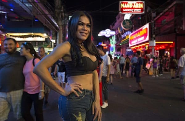 Pattaya, la plus grande rue de prostitution au monde qui compte 27.000 prostituées: PHOTOS