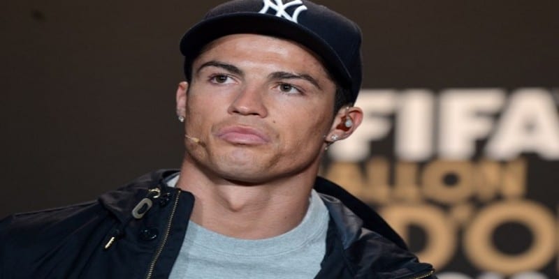 img-c-est-donc-cristiano-ronaldo-qui-a-herite-de-l-oreillette-de-jean-luc-delarue-1443022420_580_380_center_articles-165557