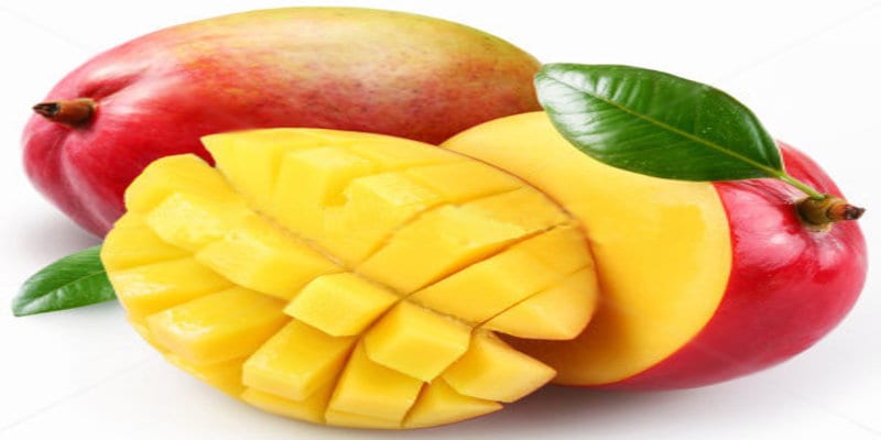 Манго фрукт полезные свойства и противопоказания. Манго. Манго на белом фоне. Кусочки манго. История манго фрукт.