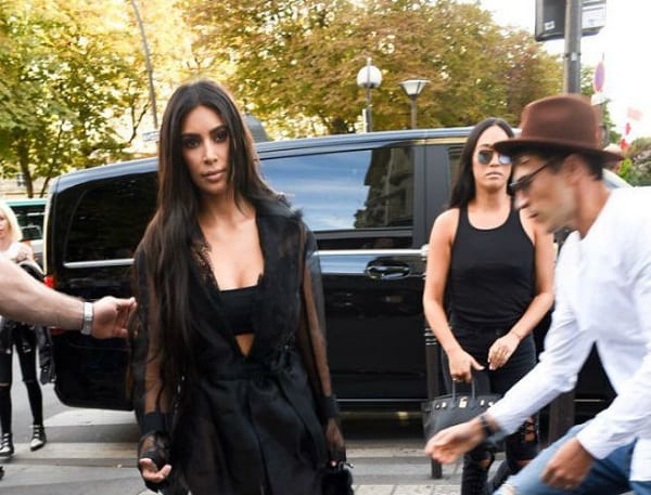 Kim Kardashian agressée par deux hommes armés dans un hôtel parisien